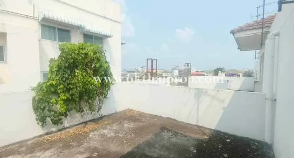 Casa adosada en venta de 6 habitaciones en Phutthamonthon, Nakhon Pathom