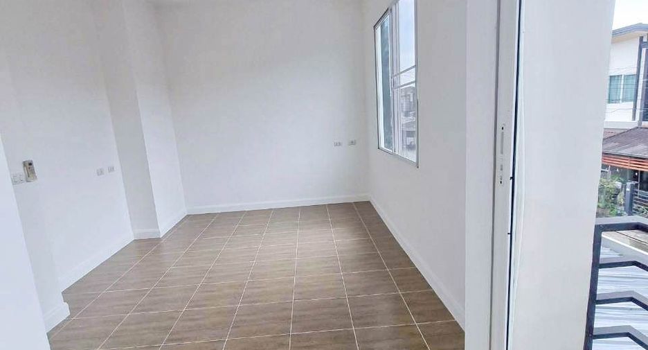 For sale 3 bedrooms house in Bang Khun Thian, Bangkok