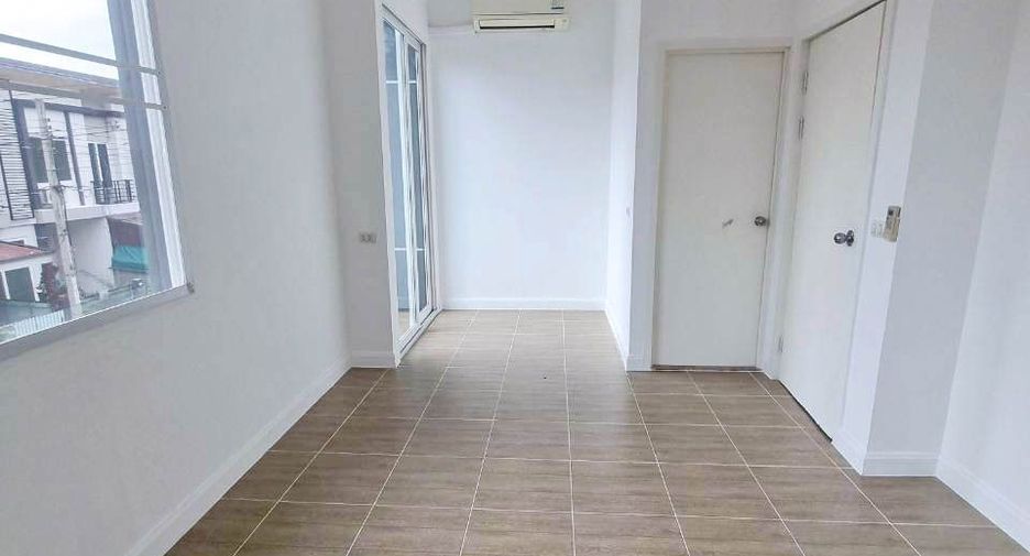 For sale 3 bedrooms house in Bang Khun Thian, Bangkok