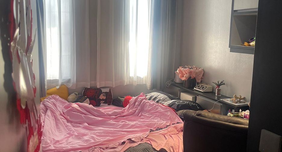 For sale 4 bedrooms house in Sai Mai, Bangkok