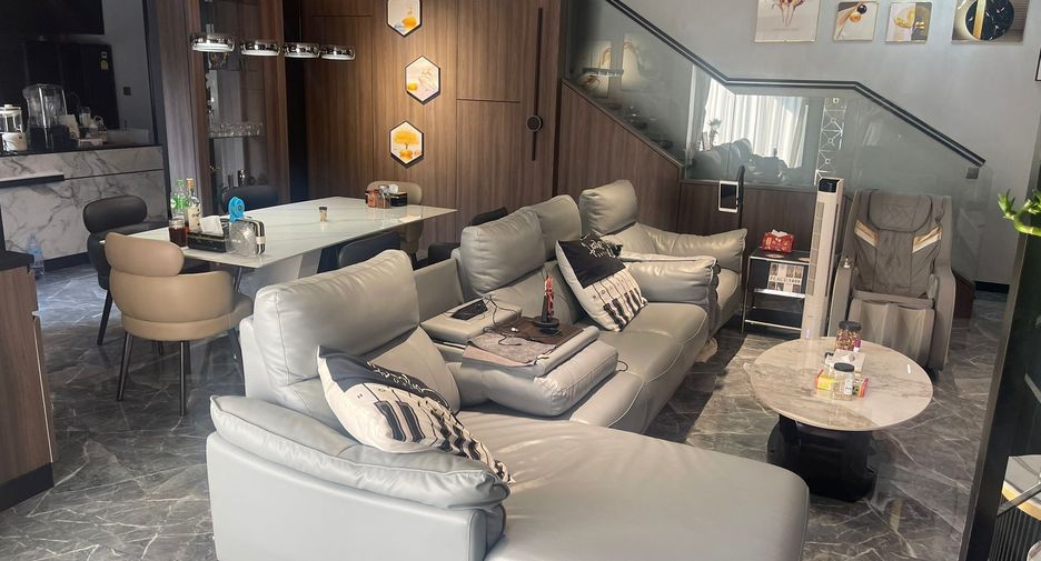 For sale 4 bedrooms house in Sai Mai, Bangkok