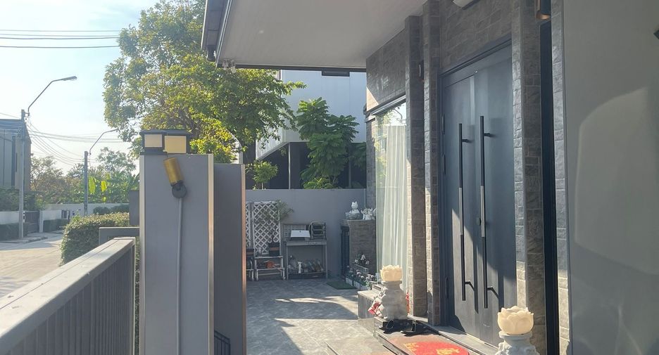For sale 4 bedrooms house in Sai Mai, Bangkok