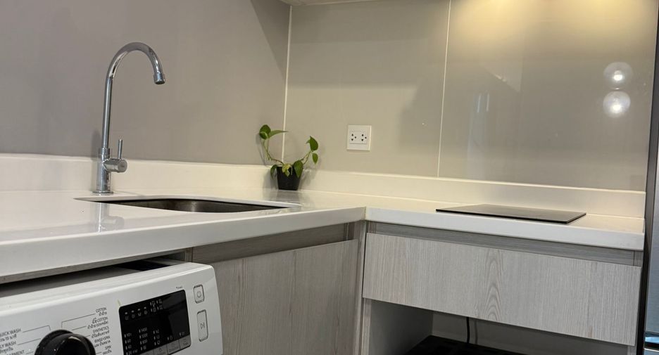 Wohnung zur Miete mit 1 Zimmer in Pathum Wan, Bangkok
