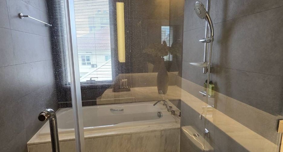 For rent 2 bedrooms apartment in Khlong Toei, Bangkok