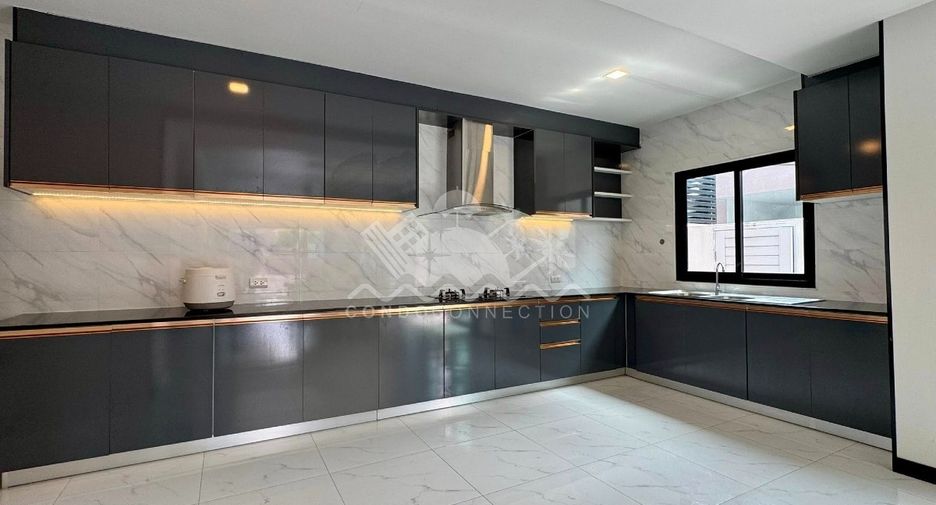 For rent 4 bedrooms house in East Pattaya, Pattaya
