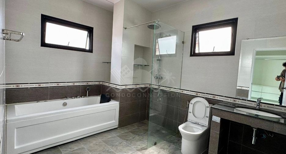 For rent 4 bedrooms house in East Pattaya, Pattaya