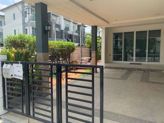 Reihenhaus zur Miete mit 3 Zimmer in Bang Kapi, Bangkok