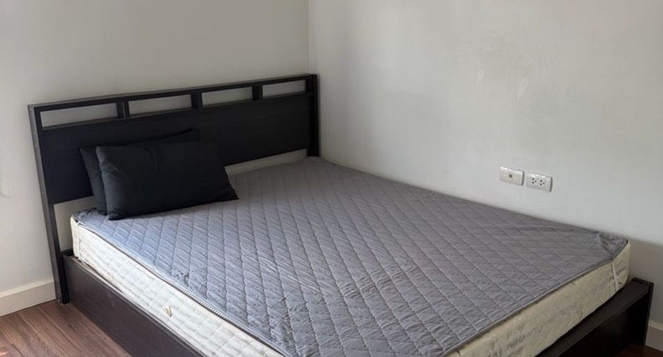 For rent 3 bedrooms townhouse in Bang Kapi, Bangkok