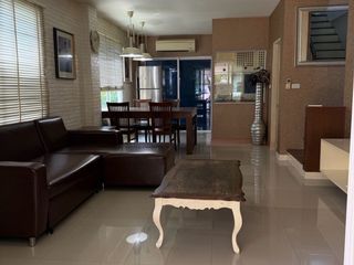 Reihenhaus zur Miete mit 3 Zimmer in Bang Kapi, Bangkok