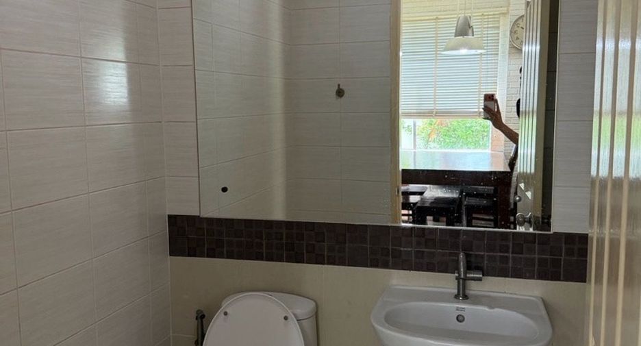 For rent 3 bedrooms townhouse in Bang Kapi, Bangkok