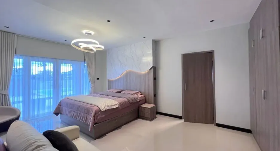 For sale 5 bedrooms villa in Bang Lamung, Chonburi