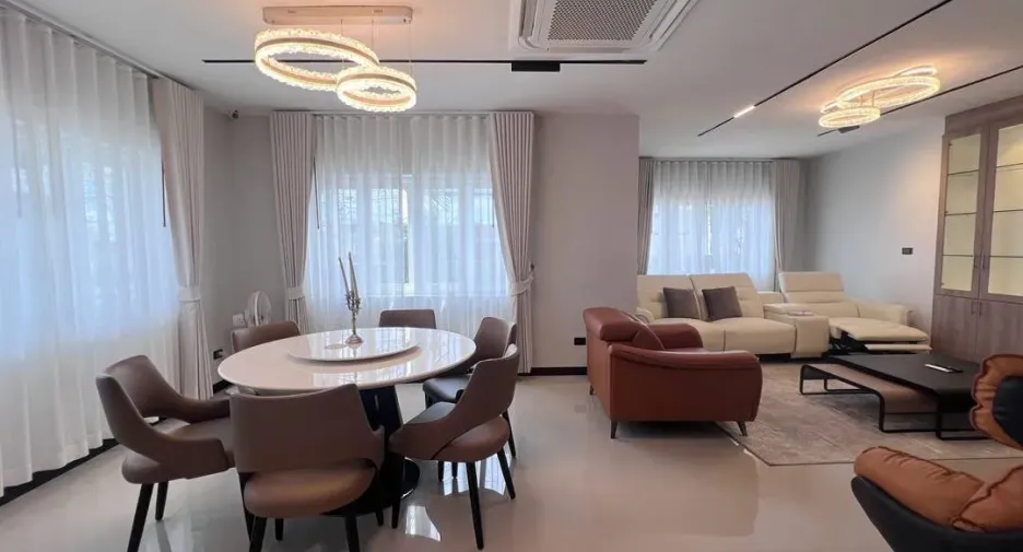 For sale 5 bedrooms villa in Bang Lamung, Chonburi