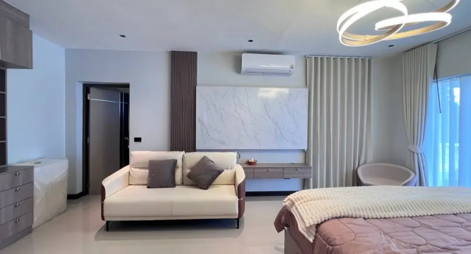For sale 5 bedrooms villa in Bang Lamung, Chonburi