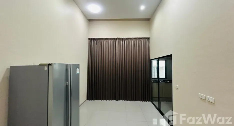 For rent 3 bedrooms townhouse in Suan Luang, Bangkok