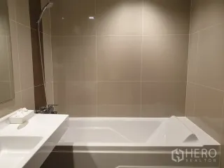 For rent 2 ベッドルーム condo in Phra Khanong, Bangkok