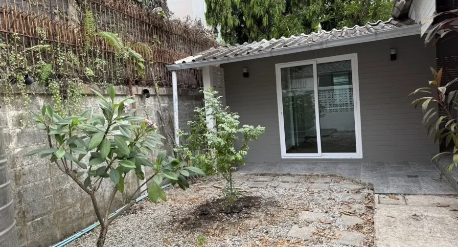 For rent 3 bedrooms house in Khlong Toei, Bangkok