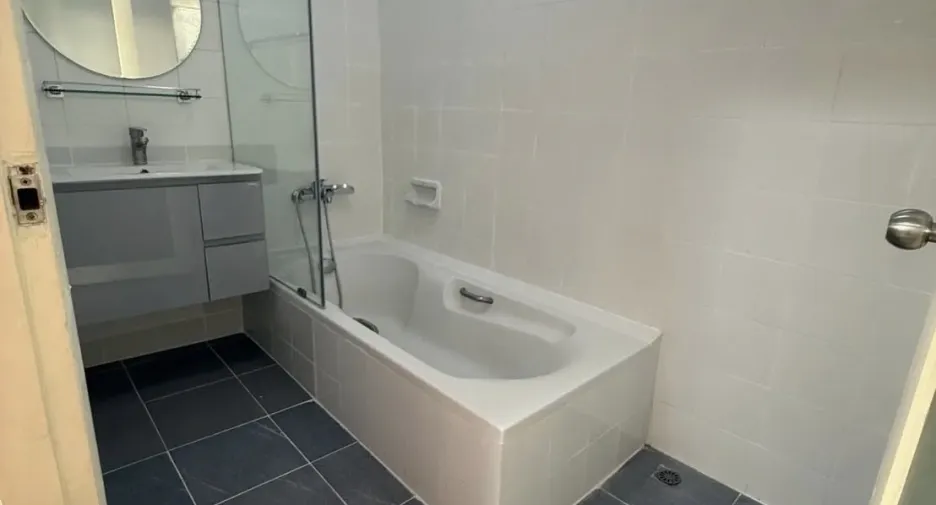 For rent 3 bedrooms house in Khlong Toei, Bangkok