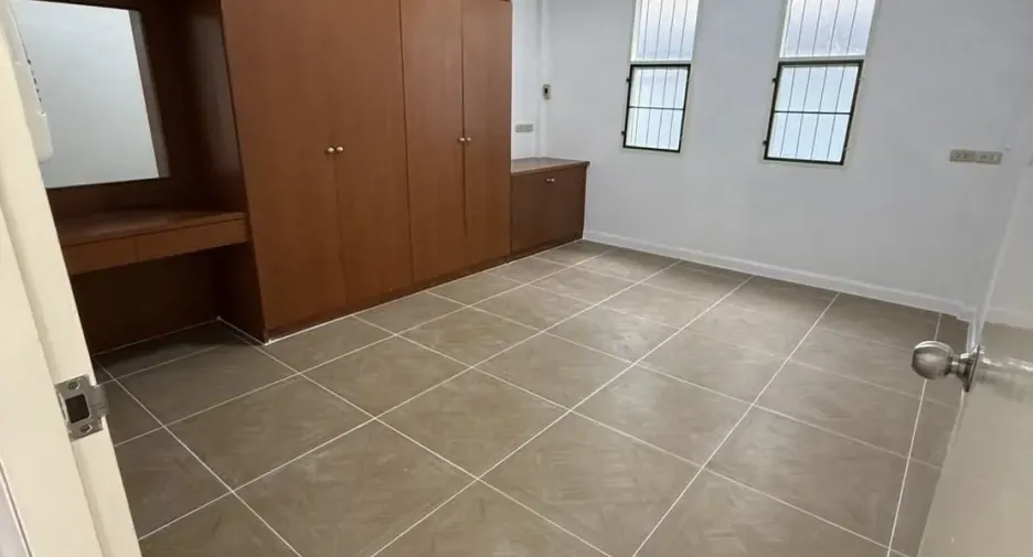 For rent 3 bedrooms house in Khlong Toei, Bangkok