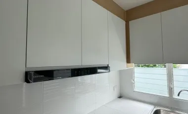 Casa en alquiler de 3 habitaciones en Bang Phli, Samut Prakan