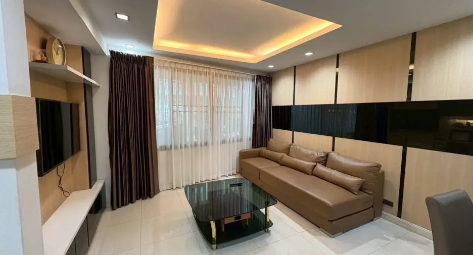 For rent 3 bedrooms townhouse in Pathum Wan, Bangkok