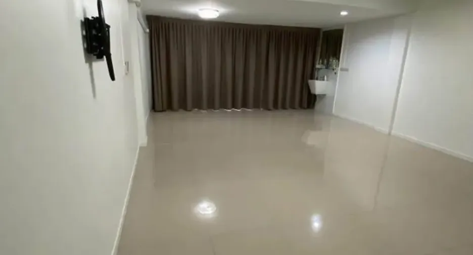For rent 2 ベッドルーム townhouse in Phra Khanong, Bangkok