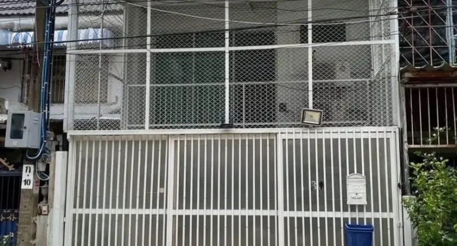 For rent 2 ベッドルーム townhouse in Phra Khanong, Bangkok