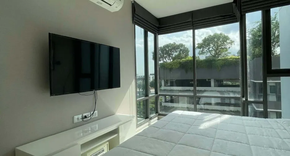 For sale 1 bed condo in Khlong Toei, Bangkok