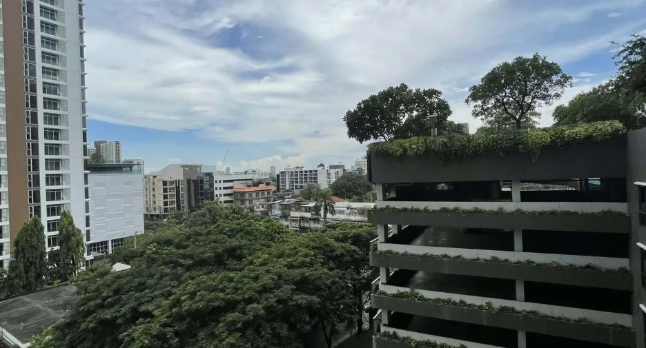 For sale 1 bed condo in Khlong Toei, Bangkok