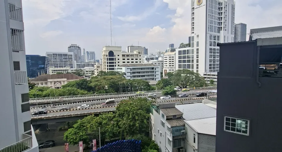 For rent 2 bedrooms condo in Bang Rak, Bangkok