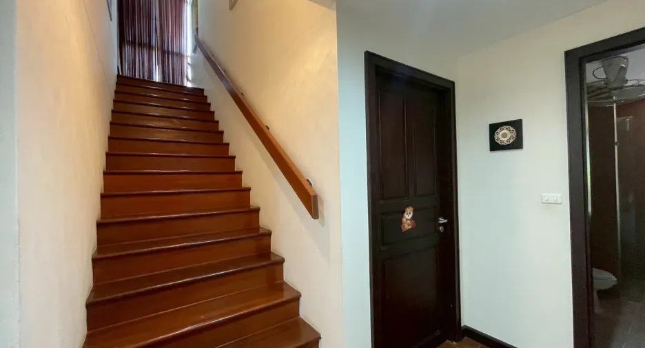 For rent 4 bedrooms villa in East Pattaya, Pattaya