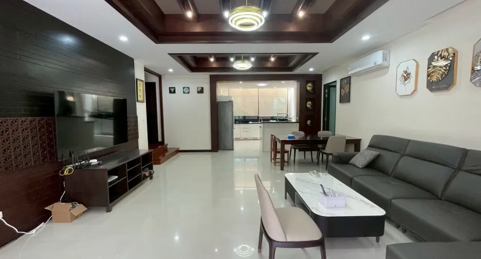 For rent 4 bedrooms villa in East Pattaya, Pattaya