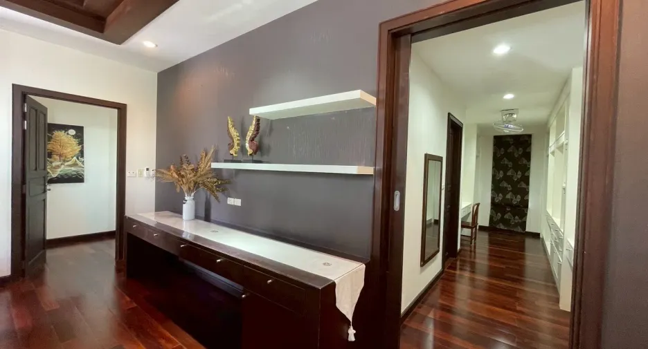 For rent 4 bedrooms villa in East Pattaya, Pattaya