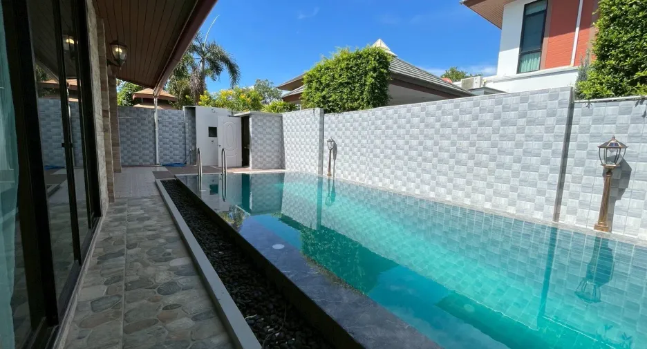 For rent 4 bedrooms villa in East Pattaya, Pattaya