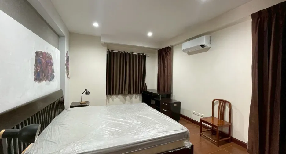 For rent 4 bedrooms villa in East Pattaya, Pattaya
