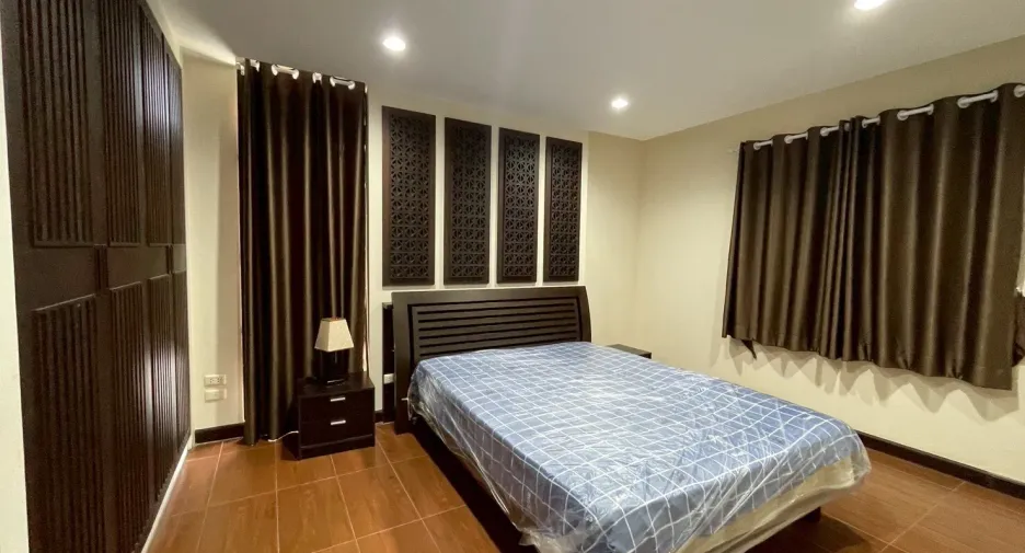 For rent 4 bedrooms villa in East Pattaya, Pattaya