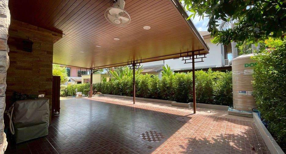 For rent 4 bedrooms villa in Bang Lamung, Chonburi