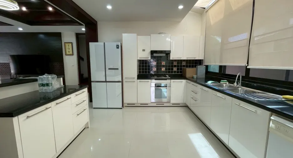 For rent 4 bedrooms villa in East Pattaya, Pattaya
