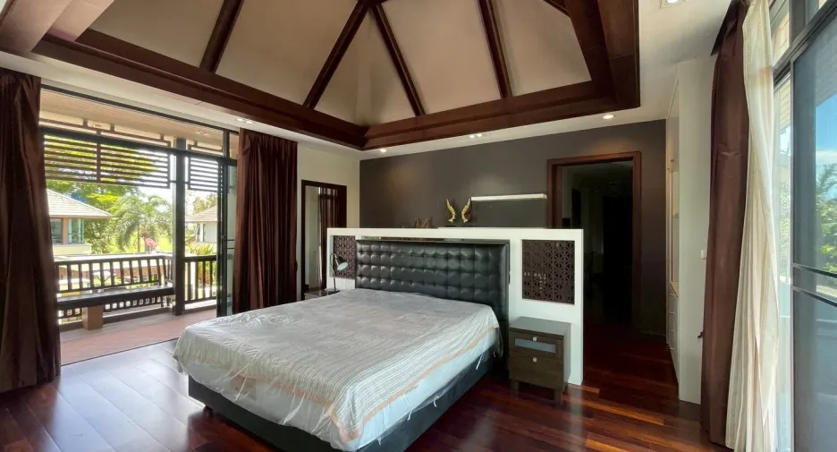 For rent 4 bedrooms villa in East Pattaya, Pattaya
