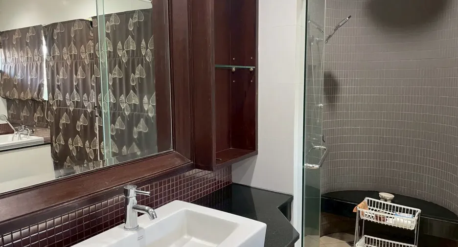 For rent 4 bedrooms villa in East Pattaya, Pattaya