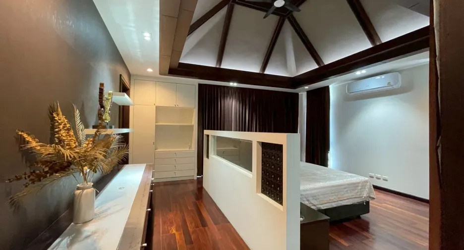 For rent 4 bedrooms villa in East Pattaya, Pattaya