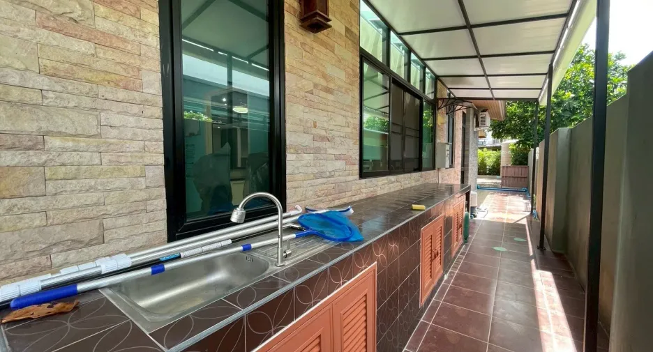 For rent 4 bedrooms villa in East Pattaya, Pattaya