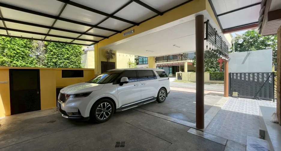 For rent 4 bedrooms villa in East Pattaya, Pattaya