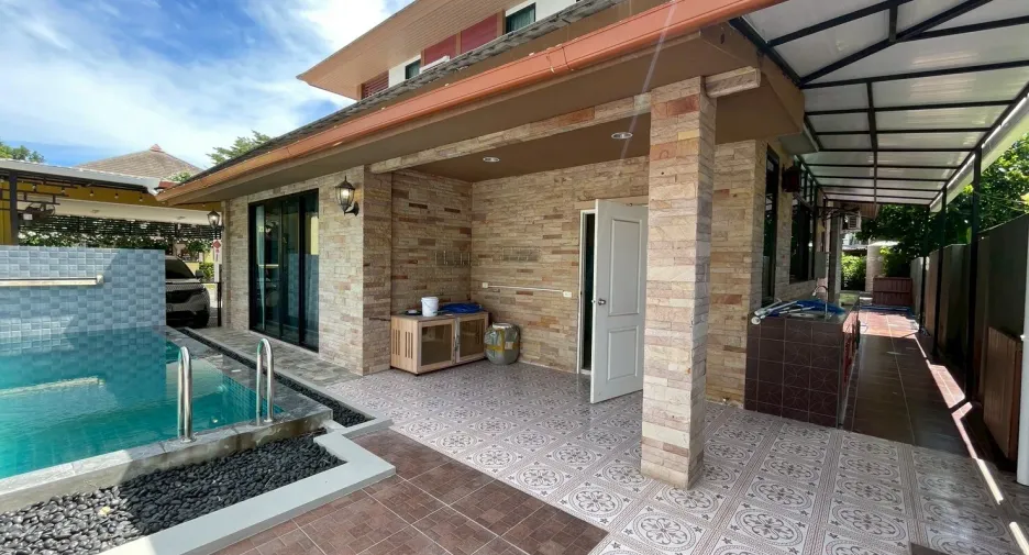 For rent 4 bedrooms villa in East Pattaya, Pattaya
