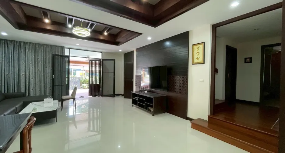 For rent 4 bedrooms villa in East Pattaya, Pattaya
