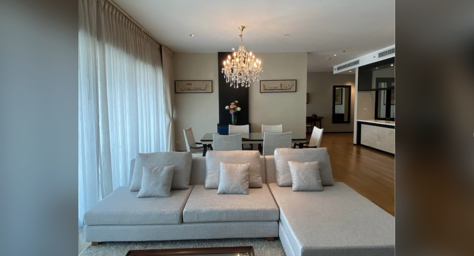 For rent 3 bedrooms condo in Khlong Toei, Bangkok
