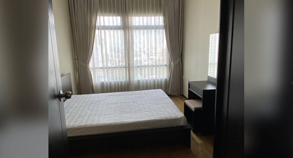 For rent 3 bedrooms condo in Khlong Toei, Bangkok