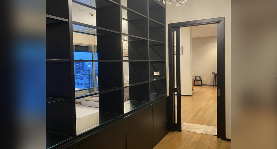 For rent 3 bedrooms condo in Khlong Toei, Bangkok