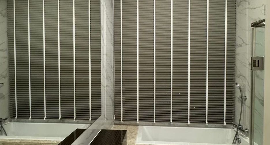 For sale 4 bedrooms condo in Watthana, Bangkok