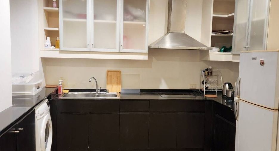 For sale 3 bedrooms condo in Khlong Toei, Bangkok