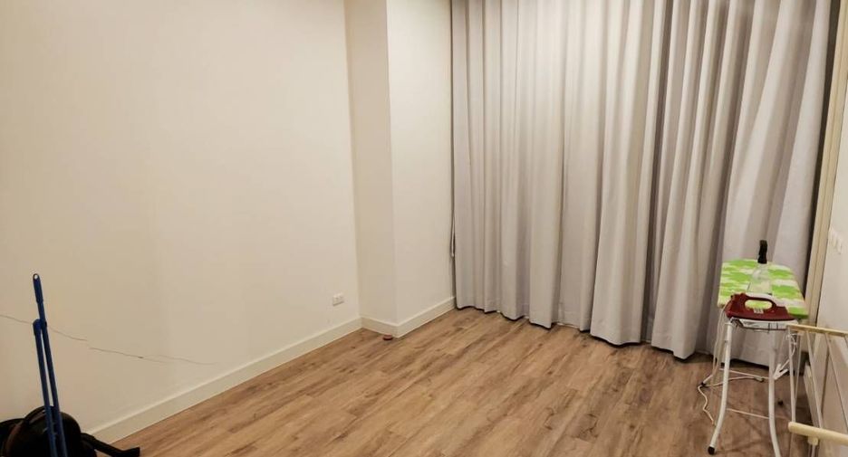 For sale 3 bedrooms condo in Khlong Toei, Bangkok